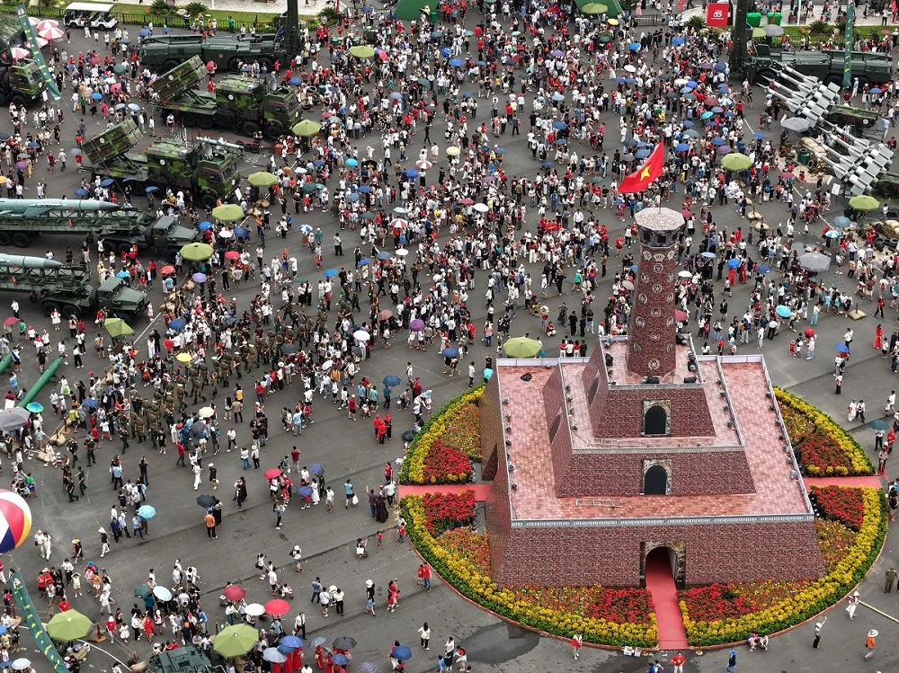Đón gần 1,2 triệu lượt khách sau 3 ngày mở cửa: Trung tâm Triển lãm Việt Nam “gây sốt” với tiêu chuẩn vận hành chuyên nghiệp