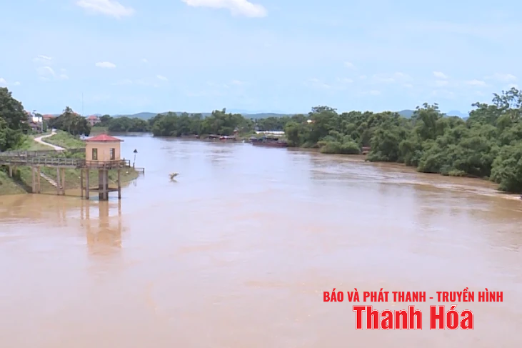 Tăng mức báo động III trên sông Bưởi tại trạm thủy văn Kim Tân