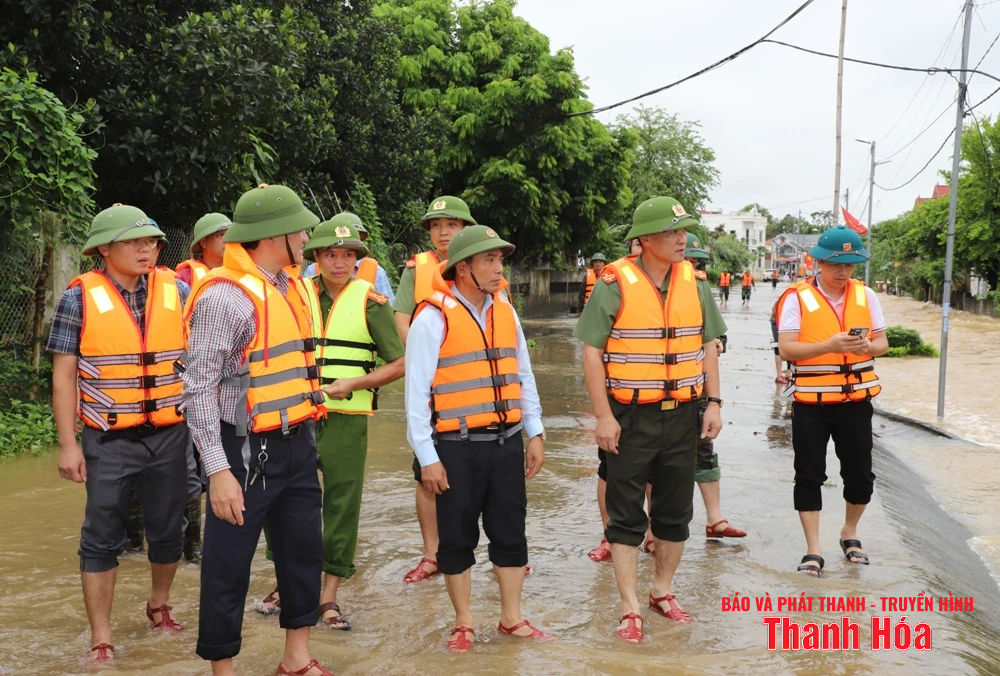 Bí thư Tỉnh ủy Nguyễn Doãn Anh kiểm tra, chỉ đạo công tác khắc phục hậu quả ngập lụt tại xã Kim Tân