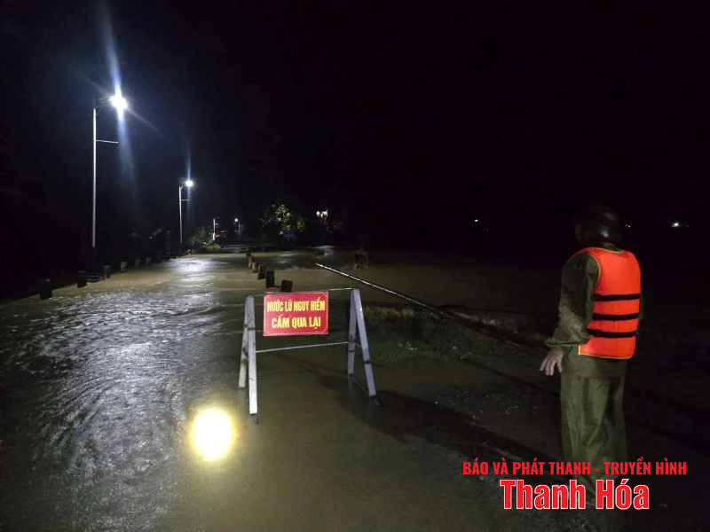 Ngập lụt, chia cắt cục bộ; bước đầu ghi nhận nhiều thiệt hại về nhà cửa, hoa màu