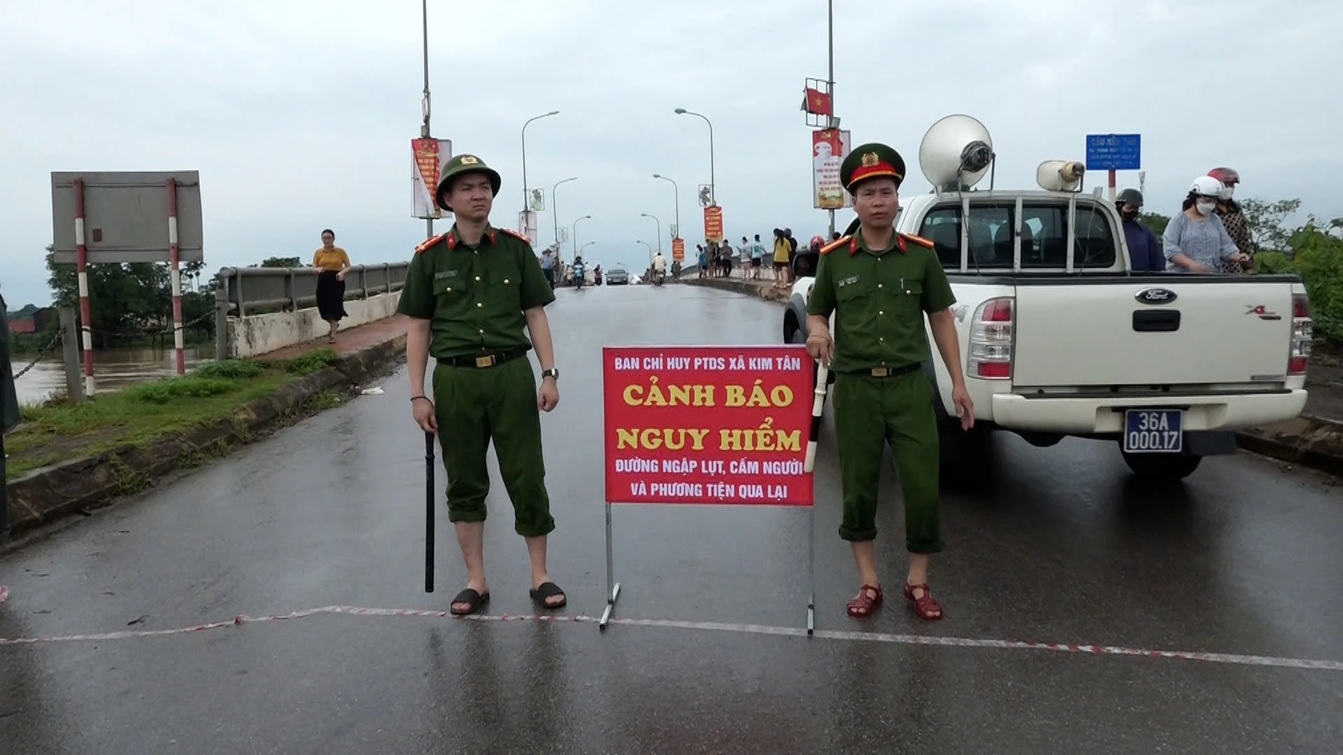 Lũ trên sông Bưởi trên mức báo động III, cô lập nhiều thôn trên địa bàn xã Kim Tân