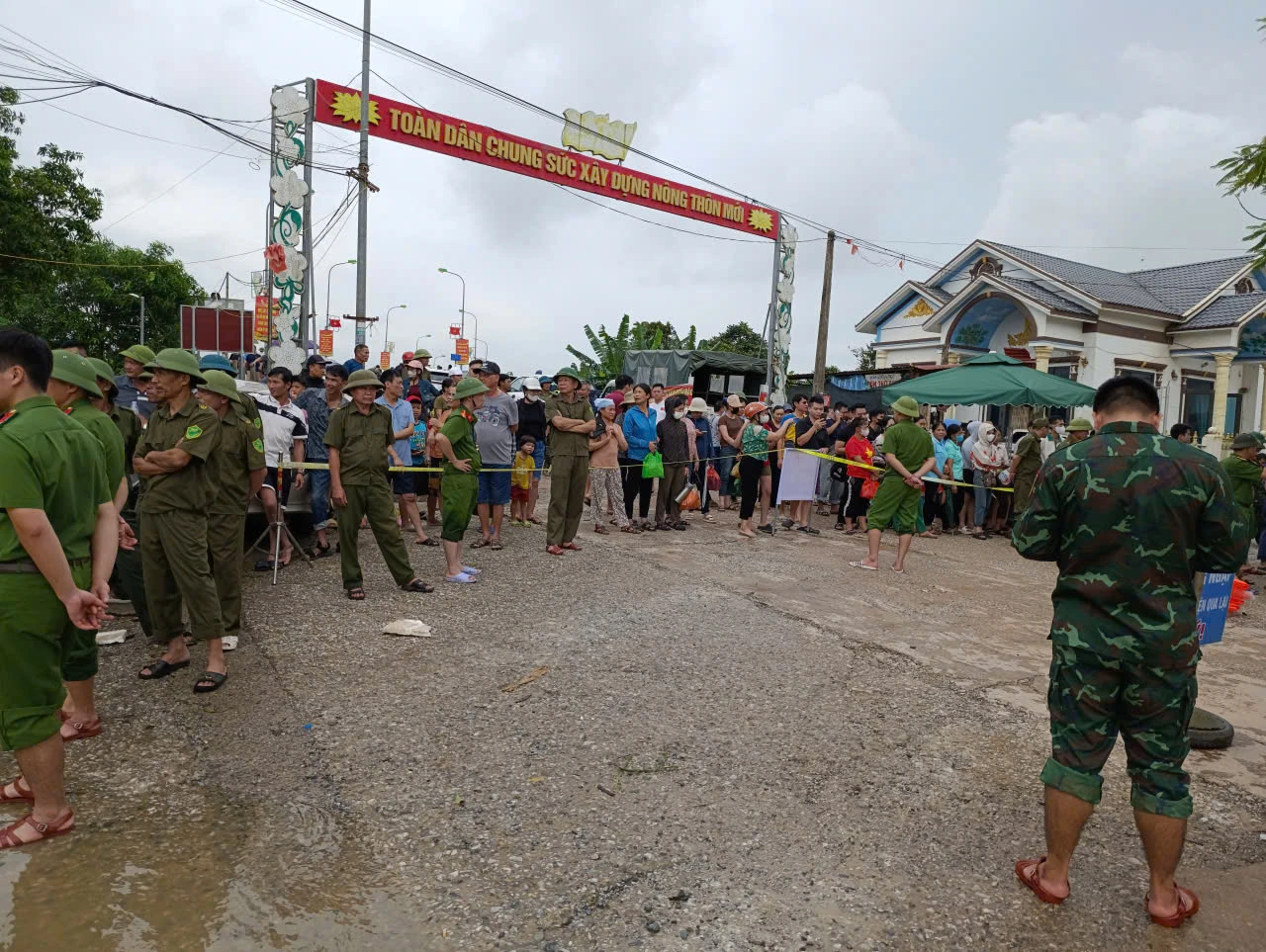 Lũ trên sông Bưởi trên mức báo động III, cô lập nhiều thôn trên địa bàn xã Kim Tân