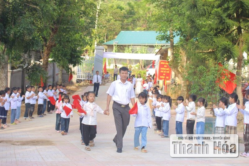 Tiếng trống khai trường giữa tâm lũ Yên Nhân