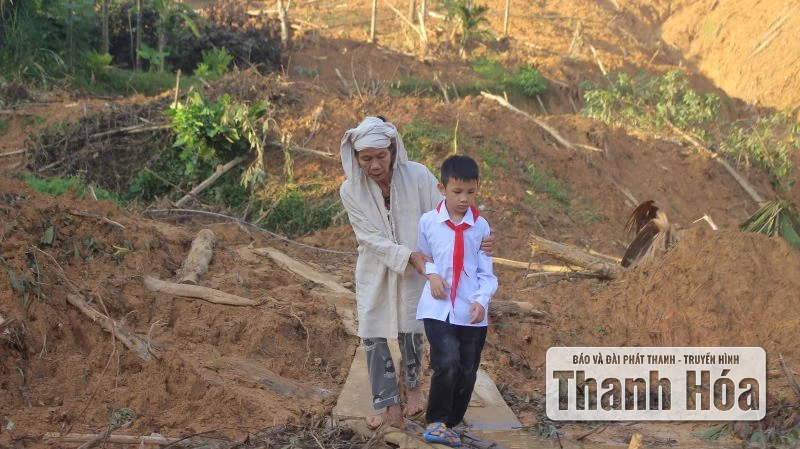 Tiếng trống khai trường giữa tâm lũ Yên Nhân