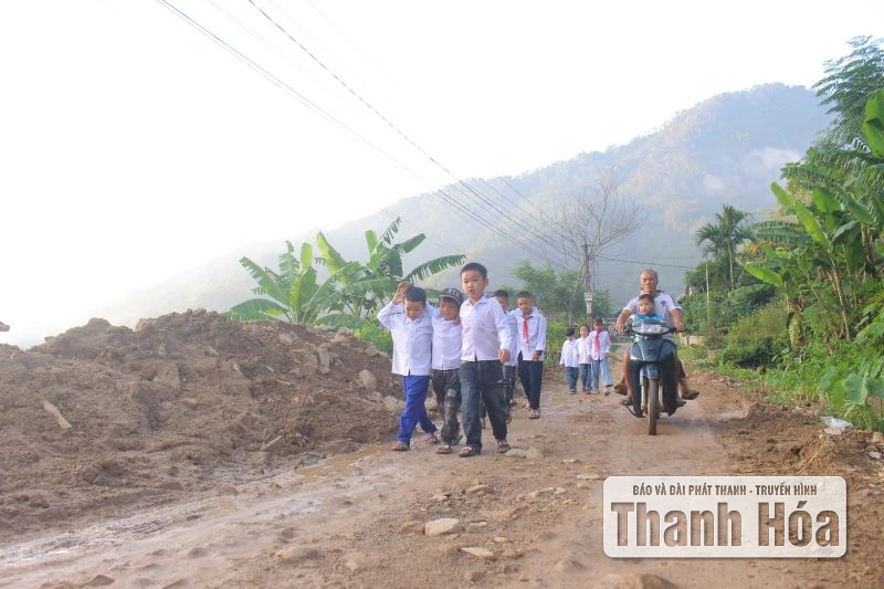 Tiếng trống khai trường giữa tâm lũ Yên Nhân