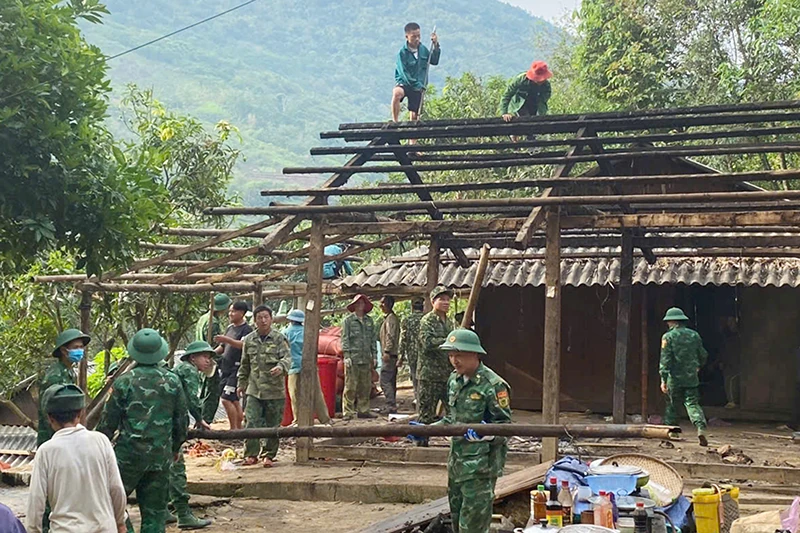 Đồn Biên phòng Pù Nhi bàn giao “Nhà đồng đội” cho quân nhân có hoàn cảnh khó khăn