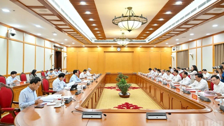 Tiếp tục tăng cường lãnh đạo, chỉ đạo công tác tổ chức đại hội đảng bộ các cấp tiến tới Đại hội XIV của Đảng