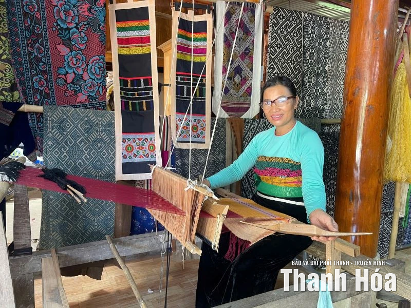 Sắc màu thổ cẩm trên mảnh đất Pù Luông