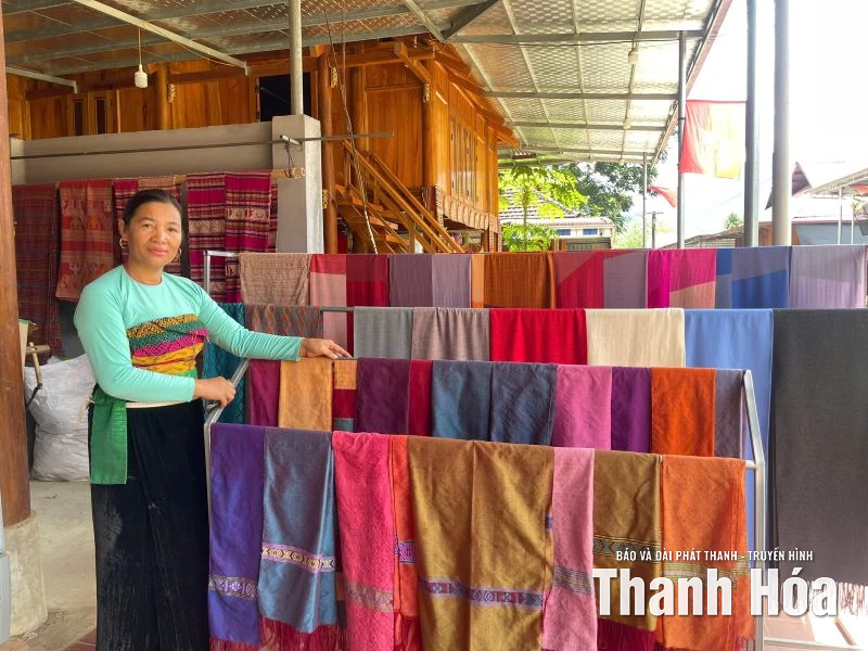 Sắc màu thổ cẩm trên mảnh đất Pù Luông