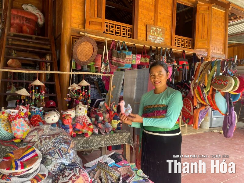 Sắc màu thổ cẩm trên mảnh đất Pù Luông