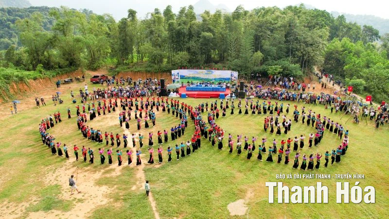 Sắc màu thổ cẩm trên mảnh đất Pù Luông