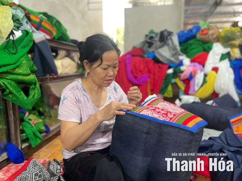 Sắc màu thổ cẩm trên mảnh đất Pù Luông