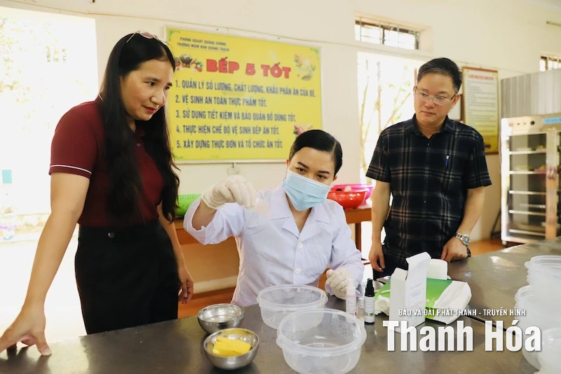 Kiểm tra an toàn thực phẩm bếp ăn tập thể trong trường học năm 2025