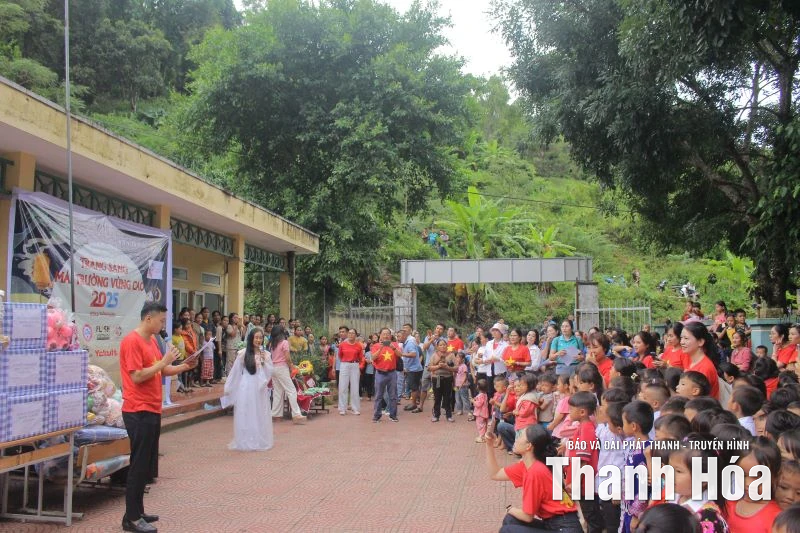 Trung thu ấm áp trên đỉnh Sài Khao, Pù Ngùa