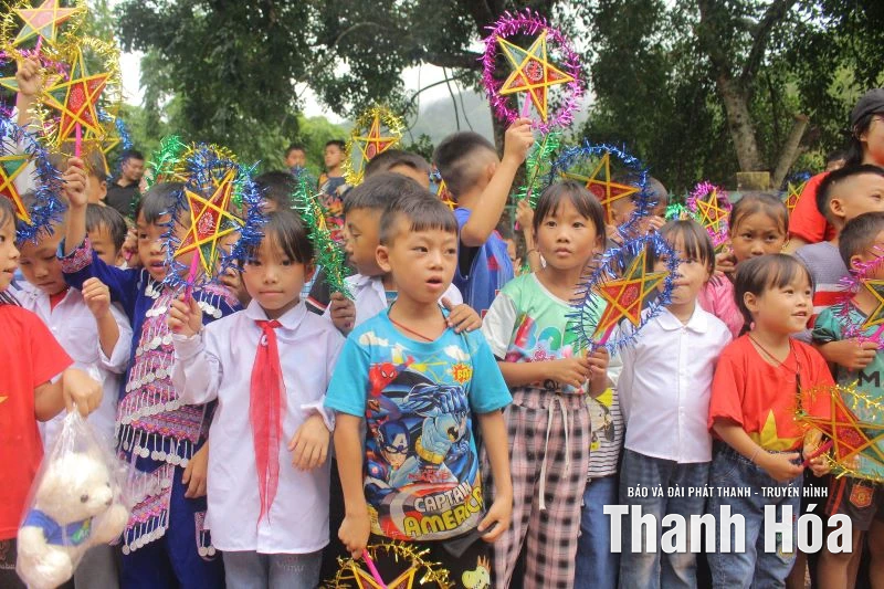 Trung thu ấm áp trên đỉnh Sài Khao, Pù Ngùa