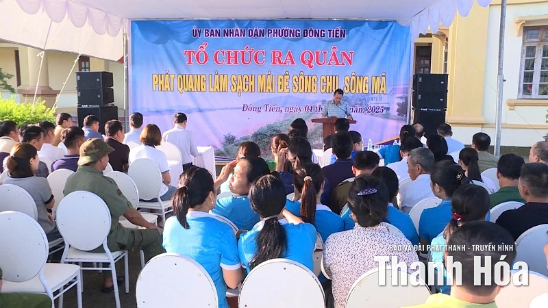 Phường Đông Tiến phát quang, làm sạch đê sông Chu, sông Mã