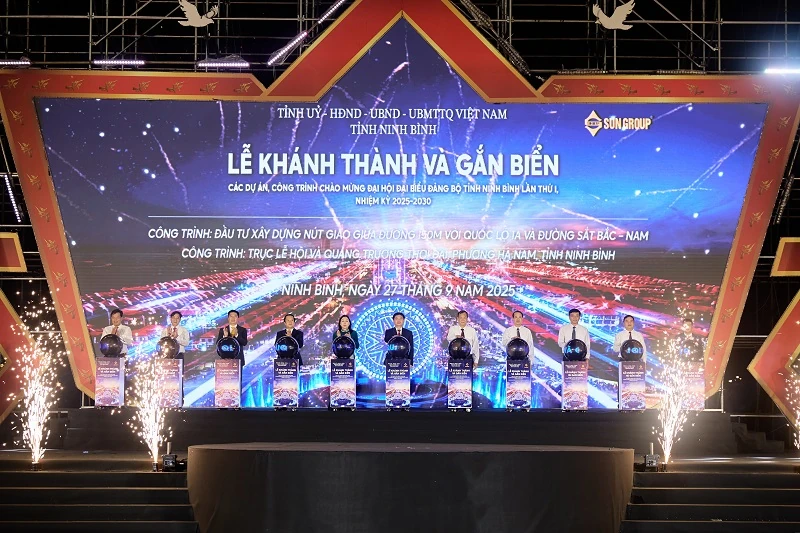 Ninh Bình chính thức khánh thành Công trình Trục lễ hội và Quảng trường Thời Đại