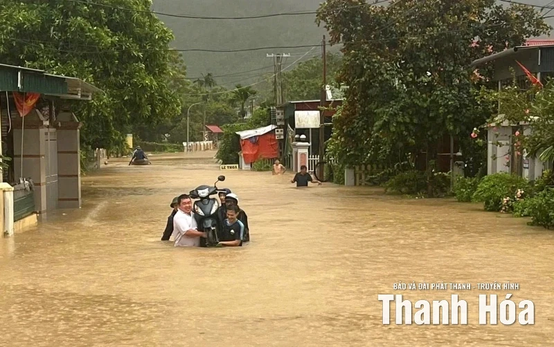 Căng mình ứng phó, khắc phục hậu quả bão số 10