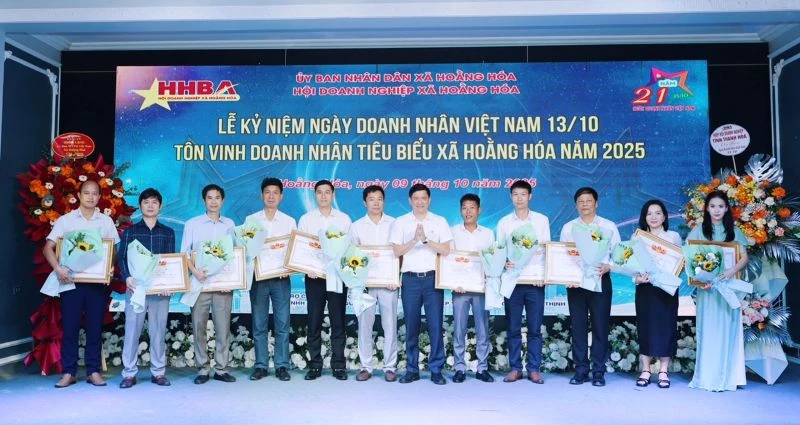 Xã Hoằng Hóa gặp mặt, tôn vinh các doanh nghiệp, doanh nhân tiêu biểu năm 2025