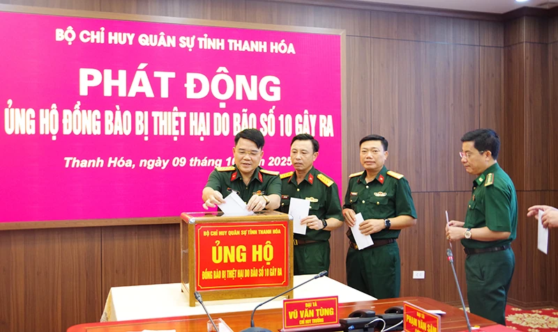 Bộ CHQS tỉnh phát động ủng hộ đồng bào bị thiệt hại do bão số 10