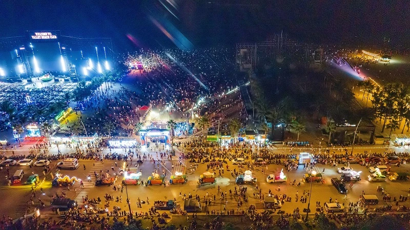 Chạm “mạch” kinh tế đêm Bãi Cháy, Sun Centro Town được săn đón