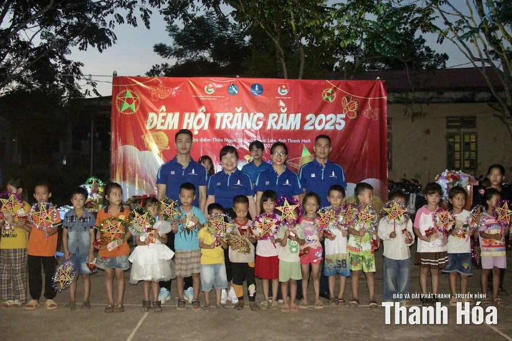 “Đêm hội Trăng Rằm 2025” đến với trẻ em xã Ngọc Liên