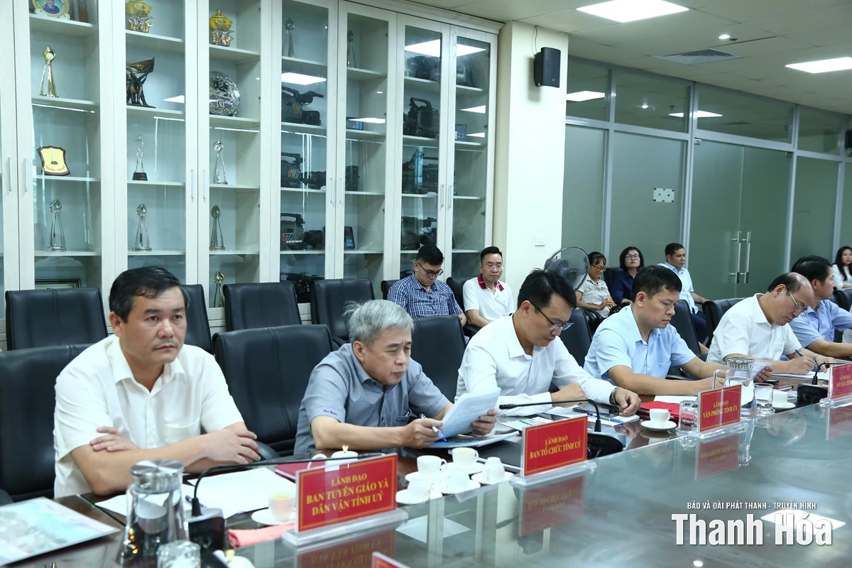 Phó Bí thư Thường trực Tỉnh ủy Nguyễn Hồng Phong thăm, làm việc với Báo và Đài Phát thanh - Truyền hình Thanh Hóa