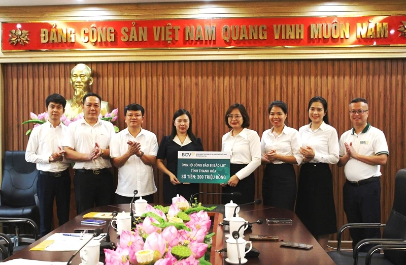 Ủy ban MTTQ tỉnh Thanh Hóa tiếp nhận ủng hộ đồng bào vùng lũ