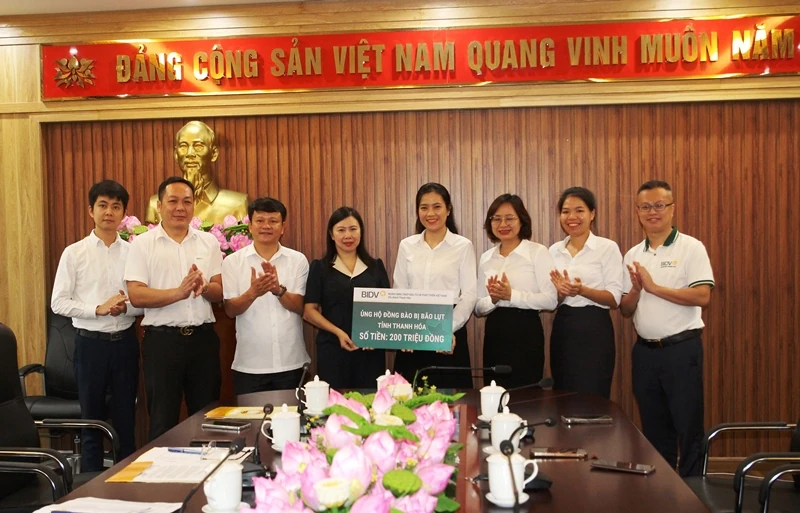 Ủy ban MTTQ tỉnh Thanh Hóa tiếp nhận ủng hộ đồng bào vùng lũ