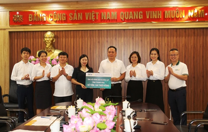 Ủy ban MTTQ tỉnh Thanh Hóa tiếp nhận ủng hộ đồng bào vùng lũ