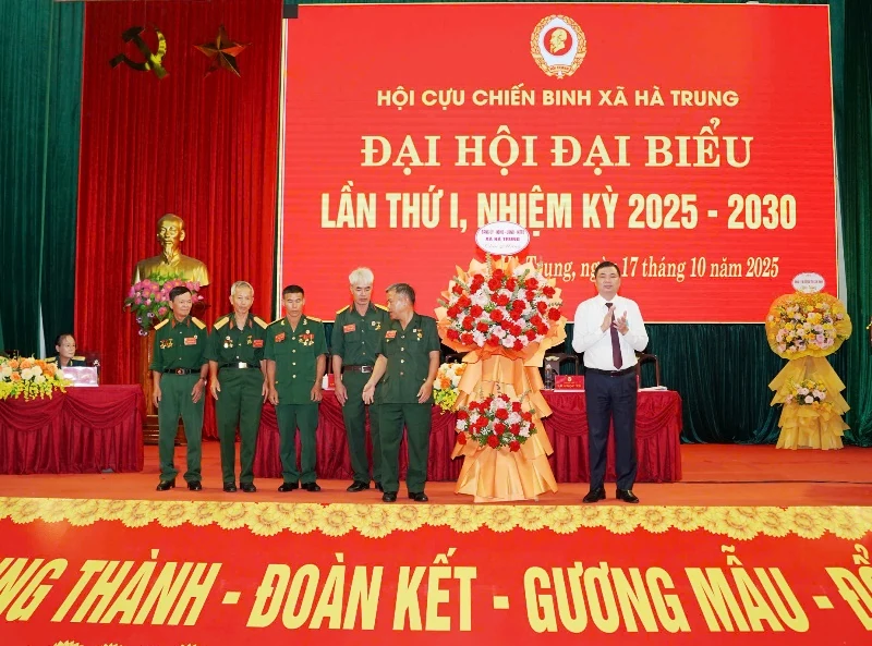 Gương mẫu đi đầu hoàn thành tốt nhiệm vụ, góp phần xây dựng xã Hà Trung đạt chuẩn NTM nâng cao