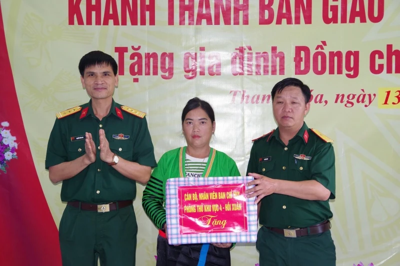 Bàn giao “Nhà Đồng đội” cho quân nhân có hoàn cảnh khó khăn