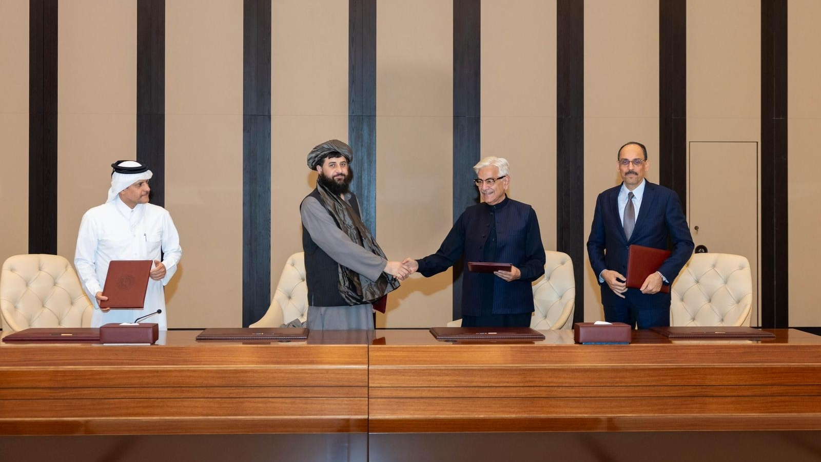 Afghanistan và Pakistan nhất trí ngừng bắn