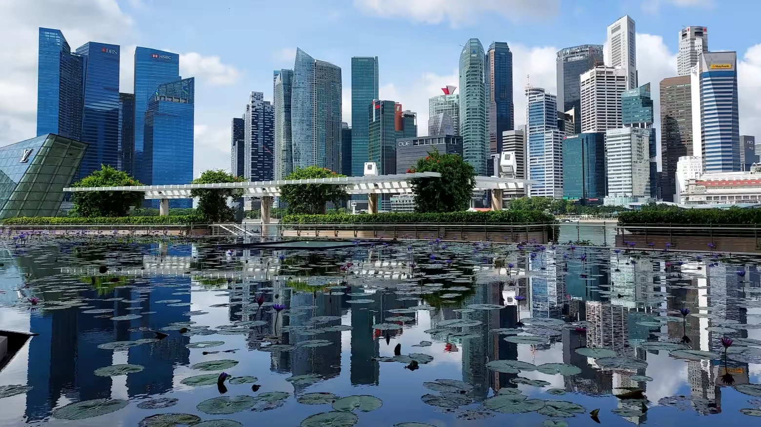 Singapore: Kinh tế tăng trưởng vượt kỳ vọng, Ngân hàng Trung ương giữ nguyên chính sách tiền tệ