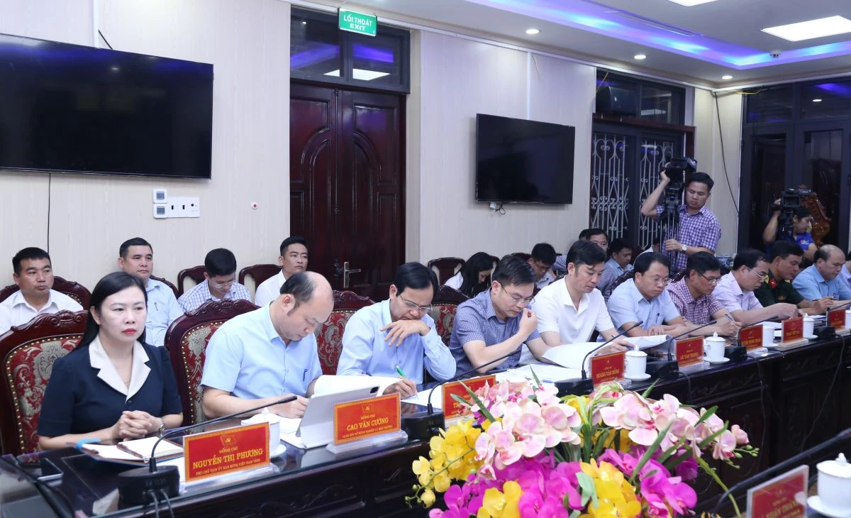 Chủ tịch UBND tỉnh Nguyễn Hoài Anh làm việc với các xã thuộc vùng huyện Quan Sơn cũ