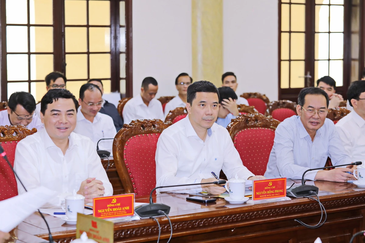 Thường trực Tỉnh ủy Thanh Hóa làm việc với Tổng Công ty Điện lực miền Bắc