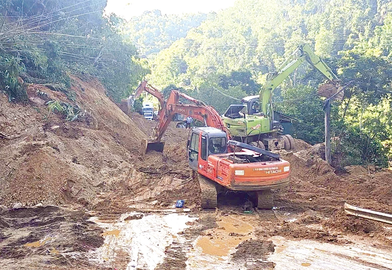 Khôi phục hạ tầng giao thông sau bão lũ