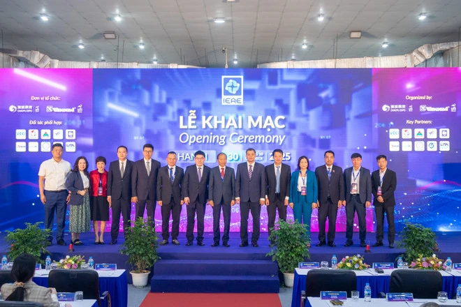 Triển lãm Quốc tế Điện tử và Thiết bị thông minh thu hút hơn 260 doanh nghiệp
