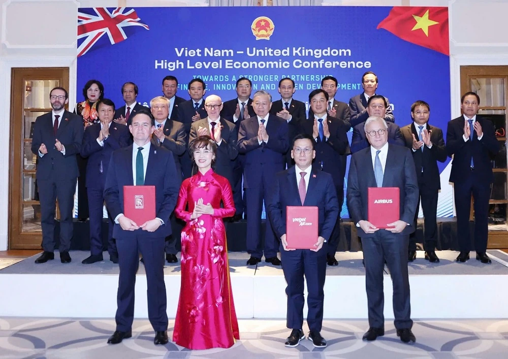 Vietjet ký kết hợp tác với Airbus và Rolls-Royce