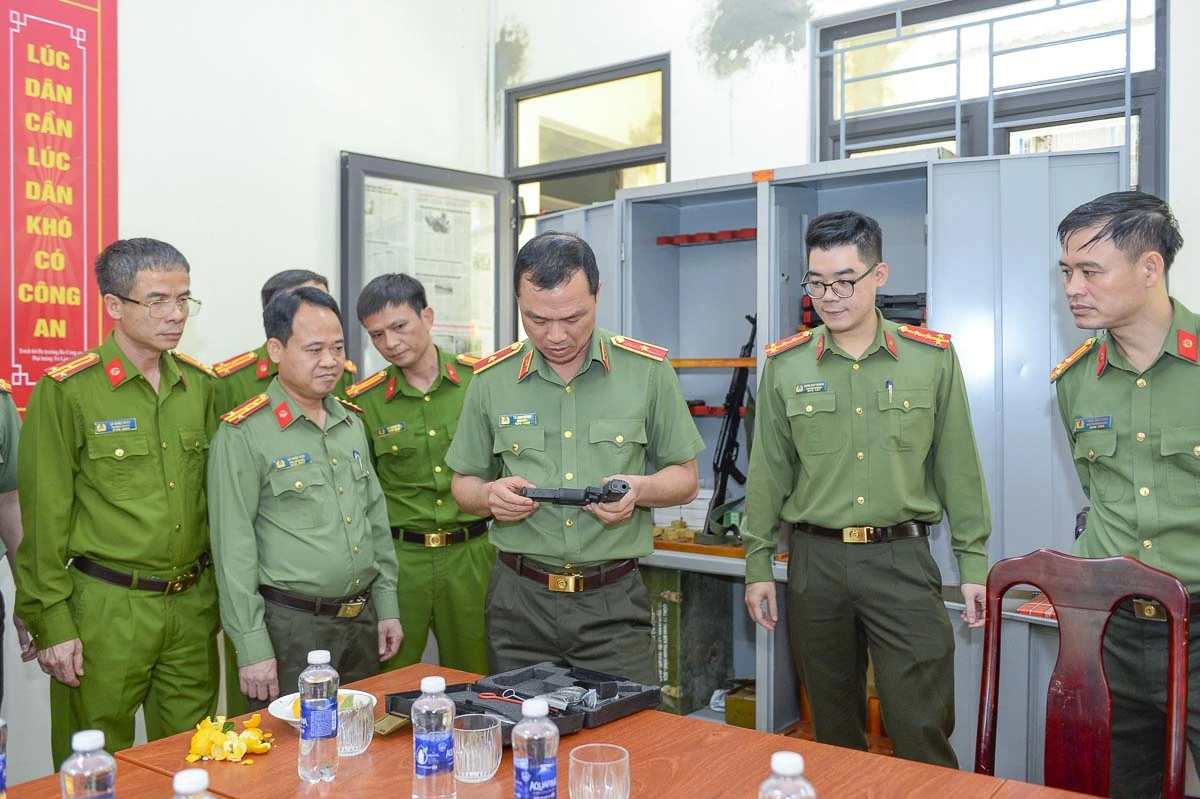 Giám đốc Công an tỉnh thăm, làm việc với Công an các xã biên giới