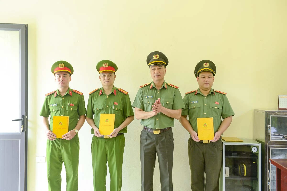 Giám đốc Công an tỉnh thăm, làm việc với Công an các xã biên giới