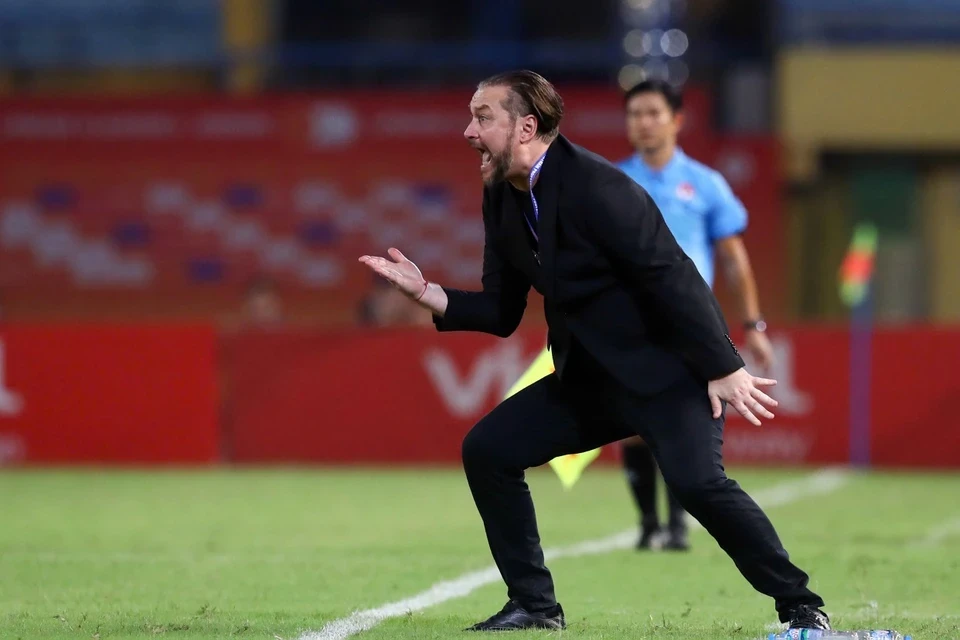 Real Madrid hạ Barca tại Siêu kinh điển; HAGL thắng sốc Thể Công Viettel