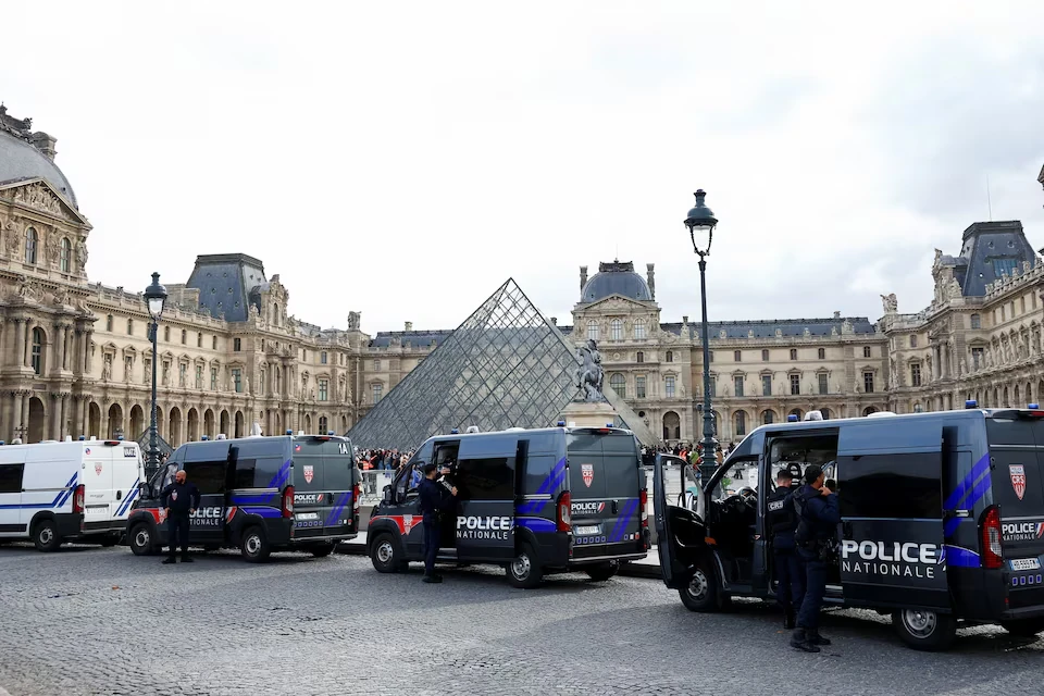 Vụ trộm bảo tàng Louvre chấn động thế giới: Hai nghi phạm “phần nào thừa nhận” liên quan