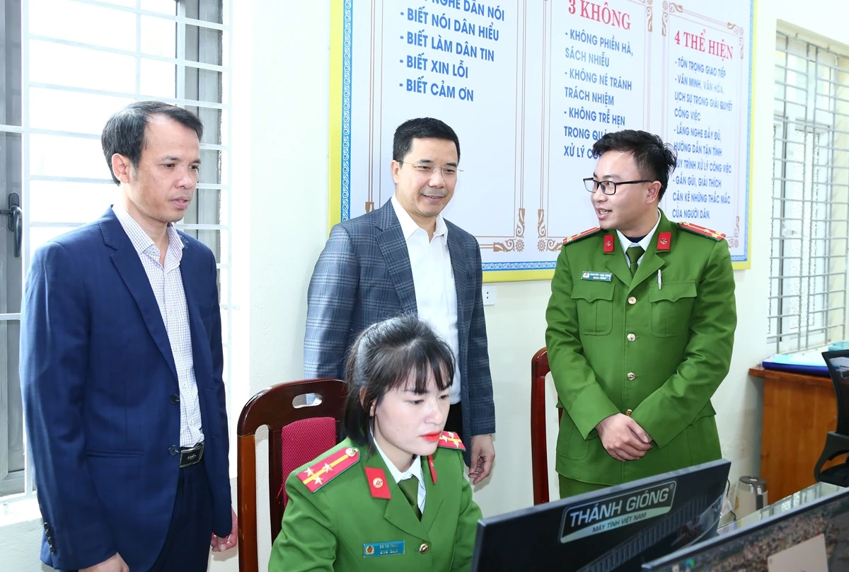 Phó Bí thư Thường trực Tỉnh ủy Nguyễn Hồng Phong thăm, làm việc tại xã Vạn Lộc