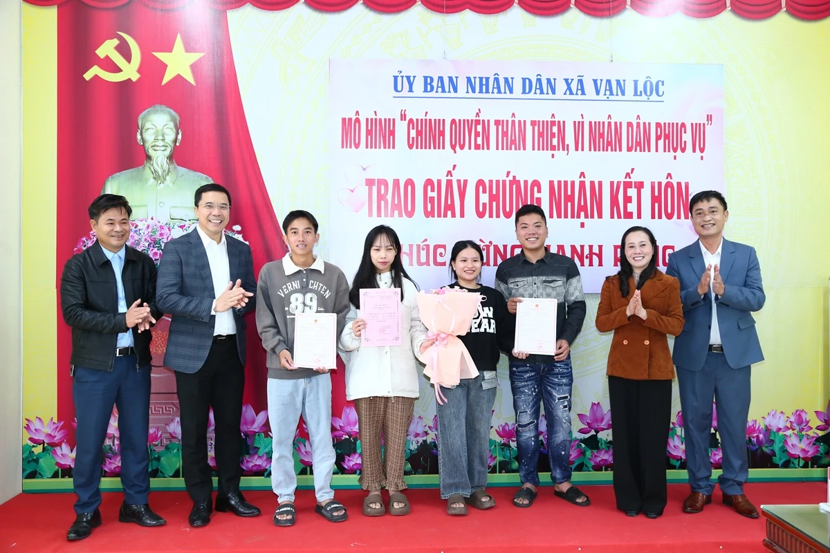 Phó Bí thư Thường trực Tỉnh ủy Nguyễn Hồng Phong thăm, làm việc tại xã Vạn Lộc