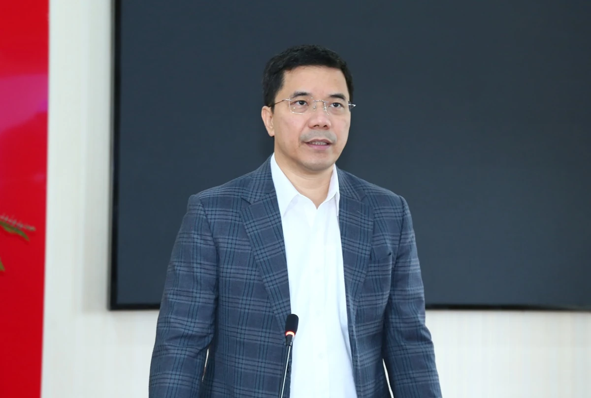 Phó Bí thư Thường trực Tỉnh ủy Nguyễn Hồng Phong thăm, làm việc tại xã Vạn Lộc