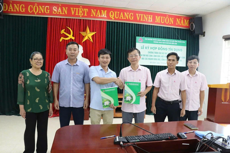 Nâng bước học sinh, sinh viên nghèo từ nguồn vốn vay ưu đãi