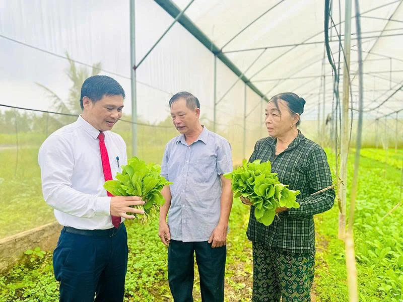 Cùng khách hàng khôi phục sản xuất, kinh doanh