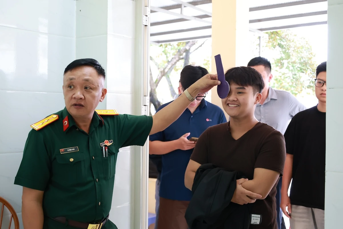 Xử phạt 4 thanh niên không có mặt đúng thời gian, địa điểm sơ tuyển nghĩa vụ quân sự