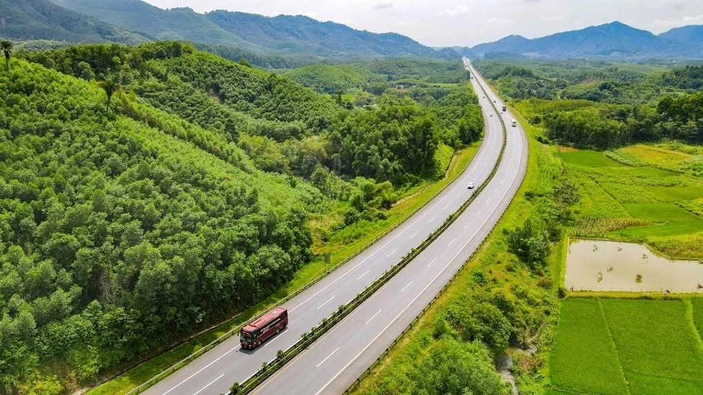 Thí điểm phân làn, thay đổi tốc độ trên cao tốc Nội Bài - Lào Cai từ 10/11